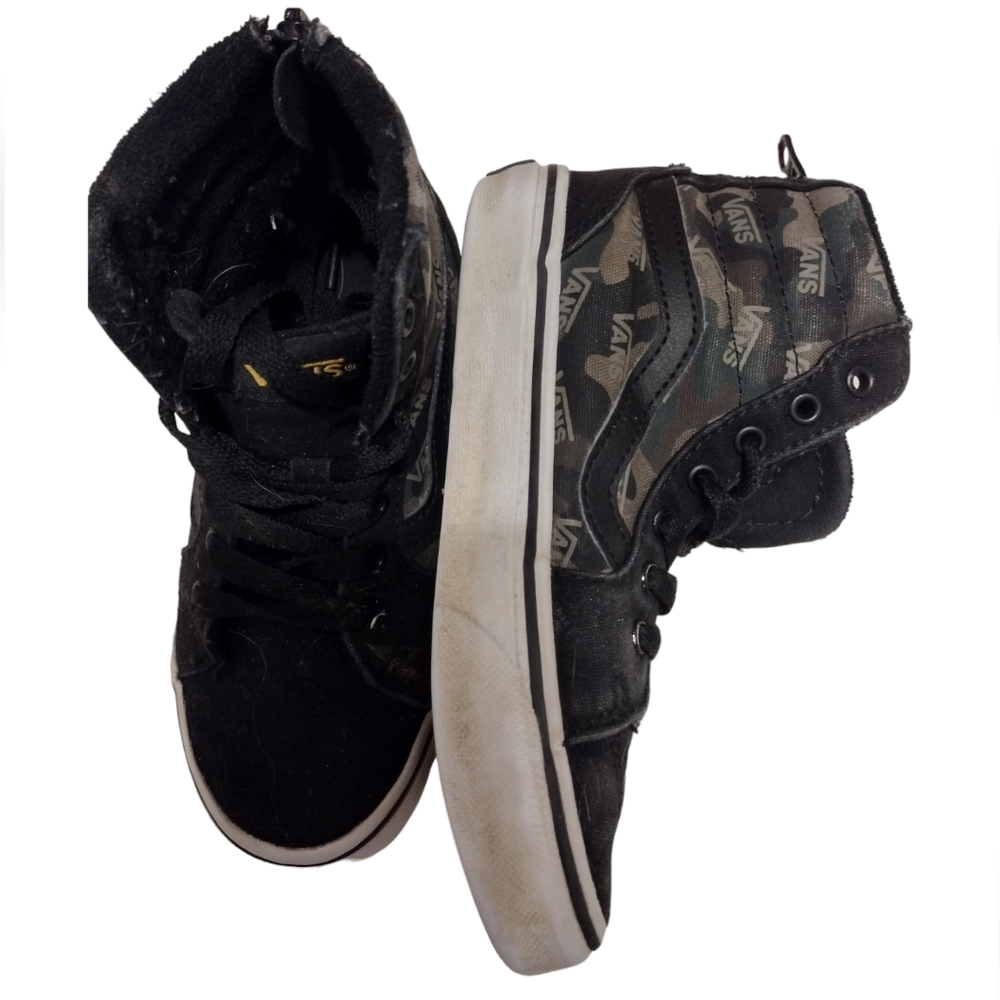 VANS LITTLE BOY HI TOP CAMO ZIPPERED SHOES SIZE 12.0 YOUTH